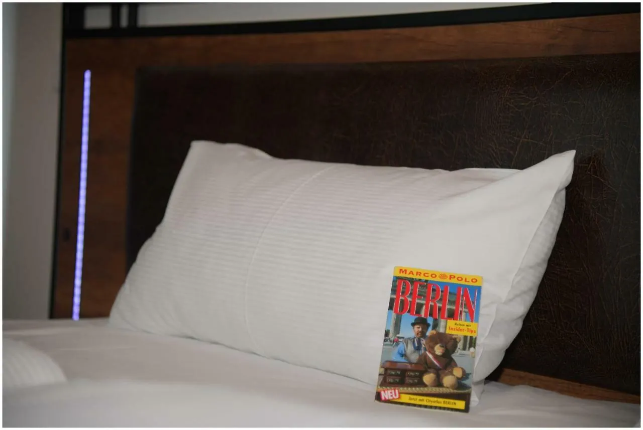 Motel Plus Шёнефельд 3*,